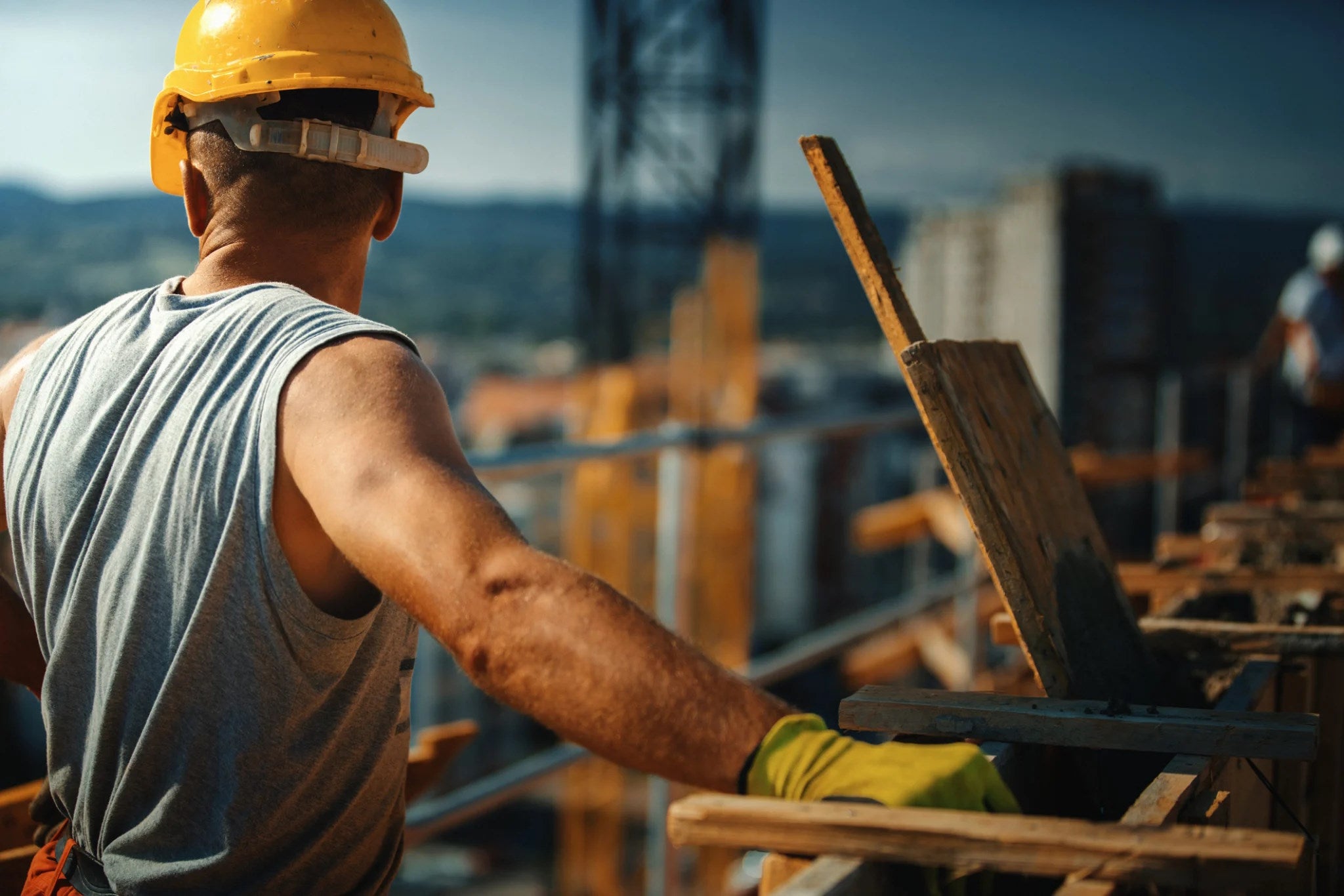 Essential Summer Safety Tips For Commercial Scaffolders